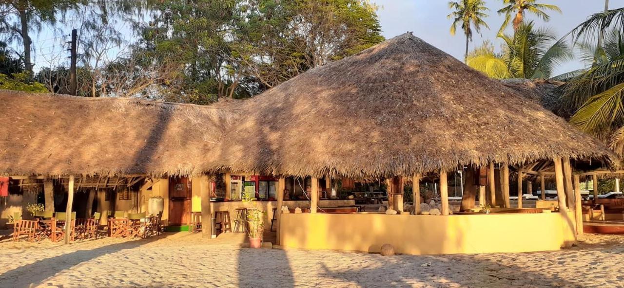 Mikadi Beach Camp&Backpackers Vandrarhem Dar es Salaam Exteriör bild