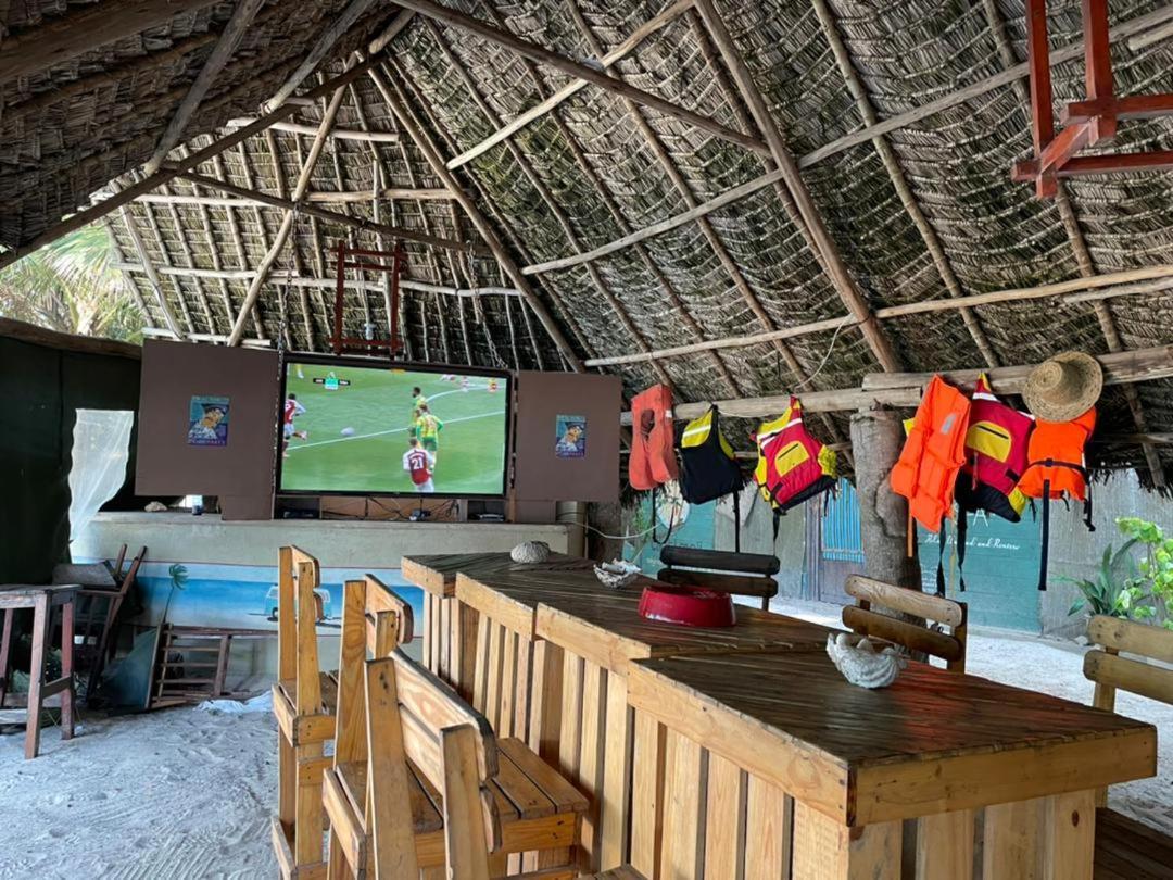 Mikadi Beach Camp&Backpackers Vandrarhem Dar es Salaam Exteriör bild