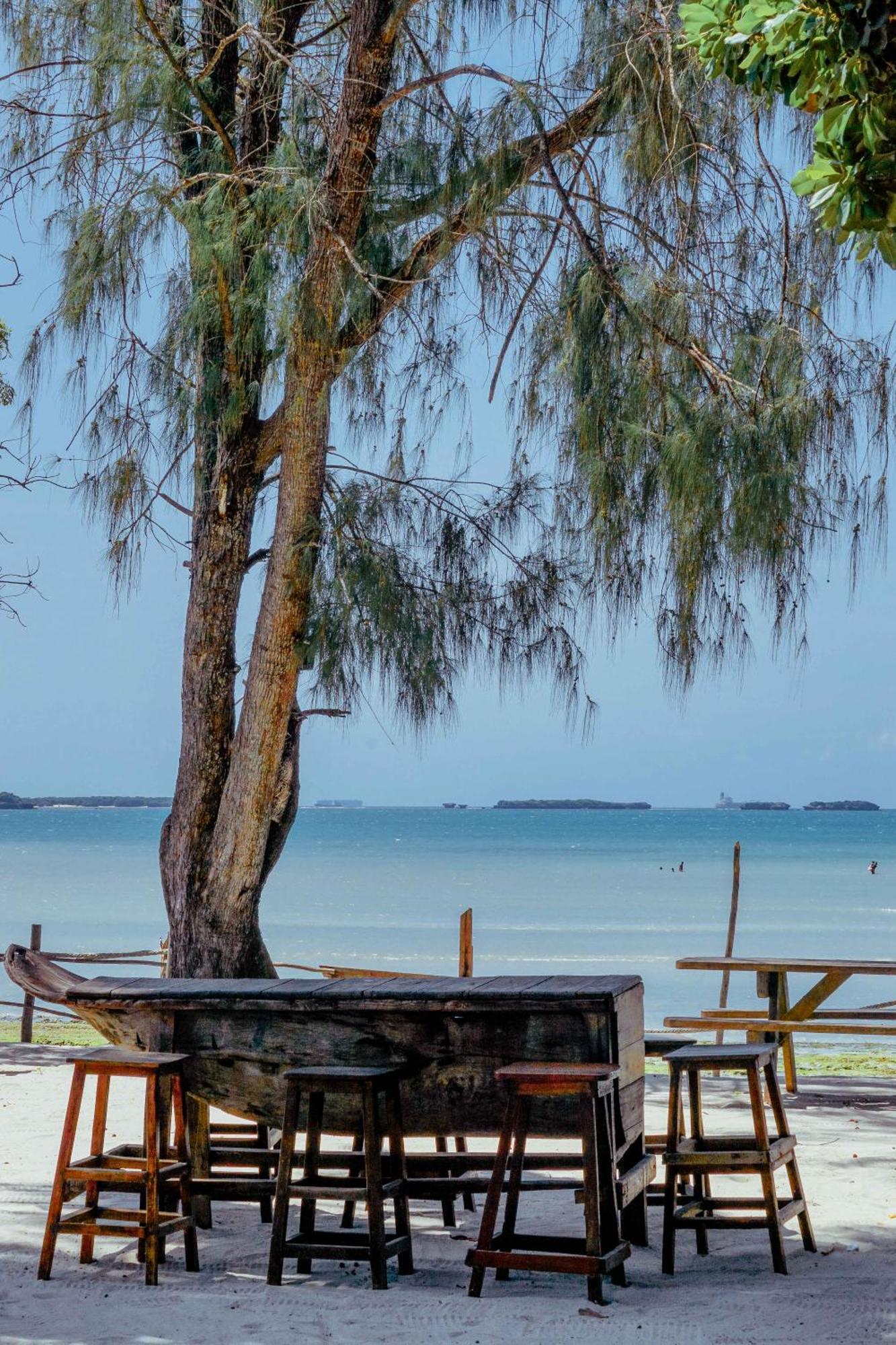 Mikadi Beach Camp&Backpackers Vandrarhem Dar es Salaam Exteriör bild