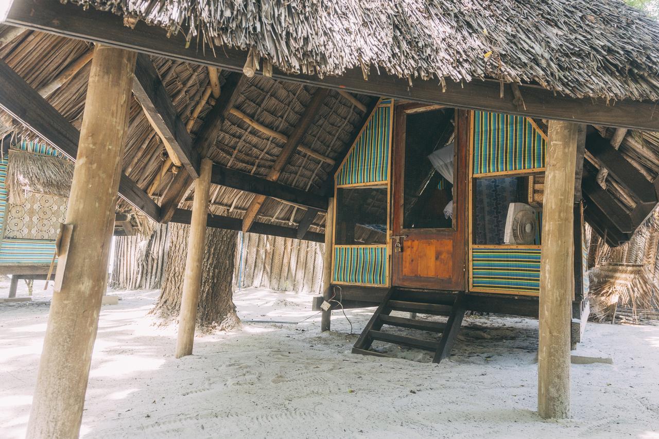 Mikadi Beach Camp&Backpackers Vandrarhem Dar es Salaam Exteriör bild
