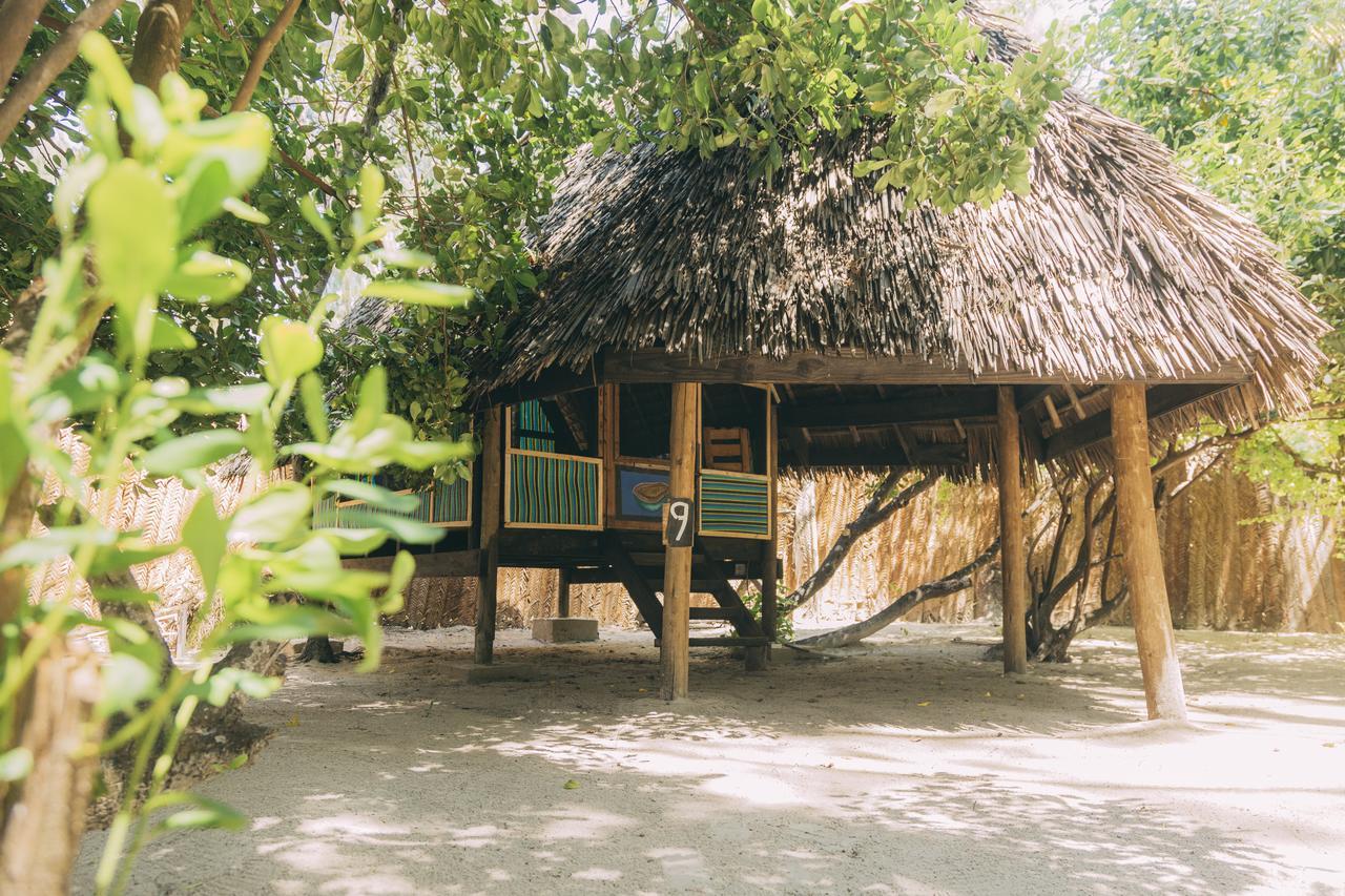 Mikadi Beach Camp&Backpackers Vandrarhem Dar es Salaam Exteriör bild
