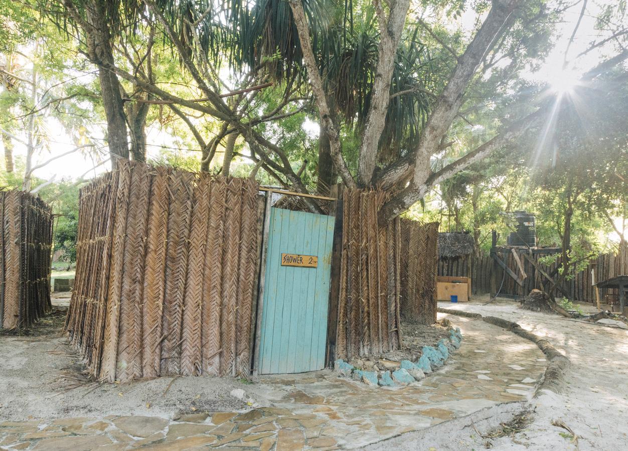 Mikadi Beach Camp&Backpackers Vandrarhem Dar es Salaam Exteriör bild